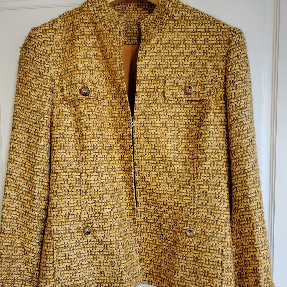 Carlisle Tweed Jacket: The photo doesn't do this handsome jacket justice.